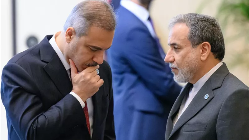 وكالة تسنيم: عراقجي يصل تركيا للقاء فيدان وبحث التطورات الأخيرة في إيران
