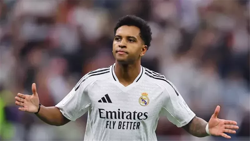  رودريجو يعتذر لجماهير ريال مدريد بعد طرده في مواجهة بنفيكا
