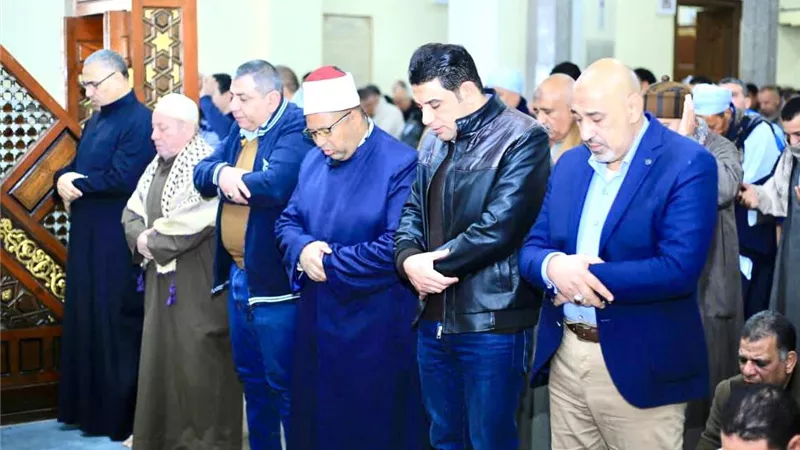 نائب محافظ سوهاج يستمع لمطالب الأهالي