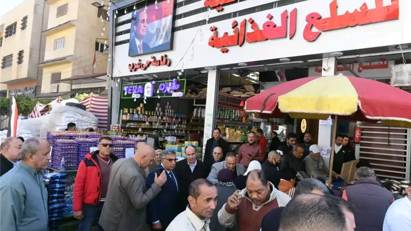 محافظ الدقهلية: تخفيضات بالمعرض الدائم للسلع الغذائية بحي غرب المنصورة