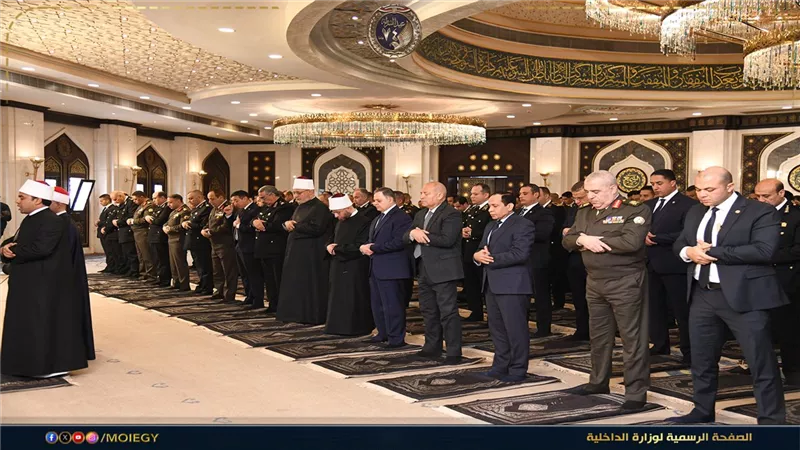 الأزهري والمفتي وقيادات الدولة يشاركون وزير الداخلية أداء صلاة الجمعة