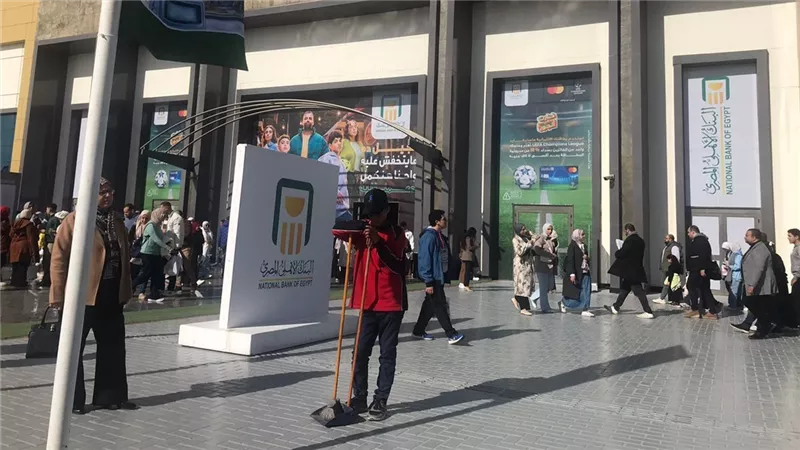 أبطال بلا ضجيج.. قصص صغار يعملون بين الكتب من أجل المعيشة|خاص