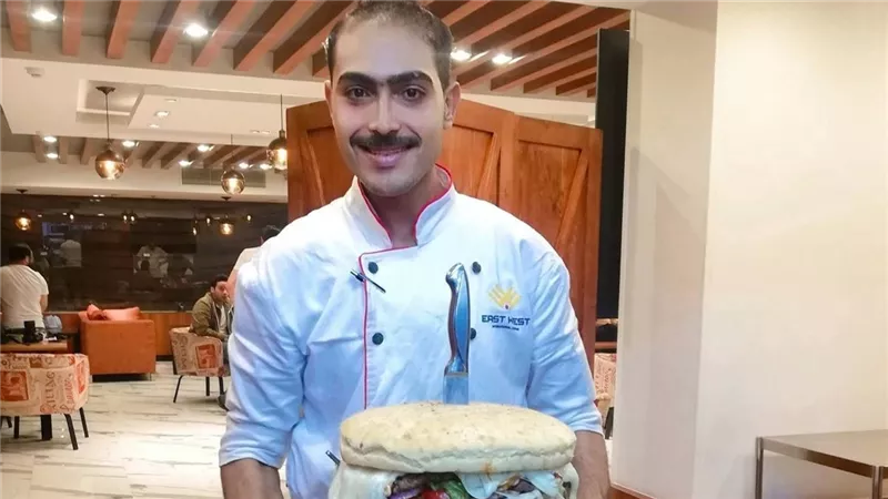 أكبر سندوتش برجر في العالم يخرج من طنطا.. موسوعة جينيس بانتظاره