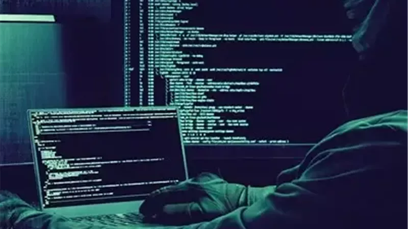 الأشباح الرقمية في قبضة القانون.. كيف تصدى المشرع المصري لجرائم الإنترنت
