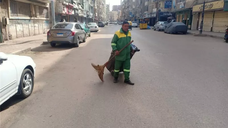 متابعة أعمال النظافة ورفع المخلفات والقمامة بحي شرق بمدينة كفر الشيخ 