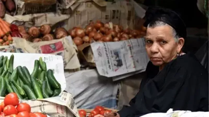 بعد طوفان الغلاء.. متى يشعر المصريون بتراجع التضخم لمستهدفات 7%؟