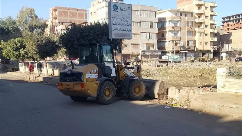 رئيس مركز ومدينة فوه يتابع أعمال حملات النظافة والصرف الصحي