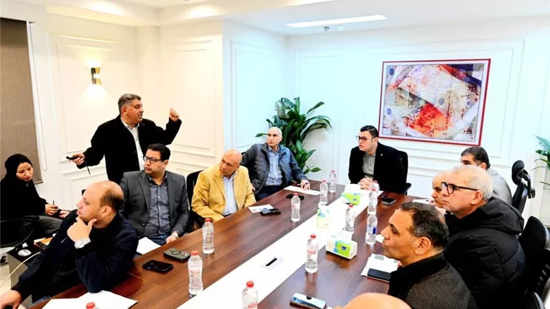 من حدائق أكتوبر.. وزير الإسكان يراجع مشروعات الطرق والخدمات
