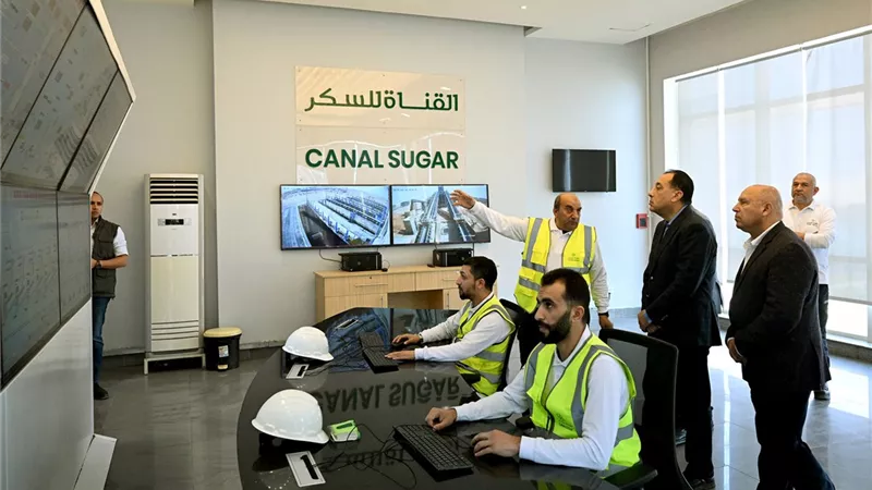 رئيس الوزراء: مصنع شركة القناة للسكر يوفر نحو 20% من استهلاك السوق المحلية