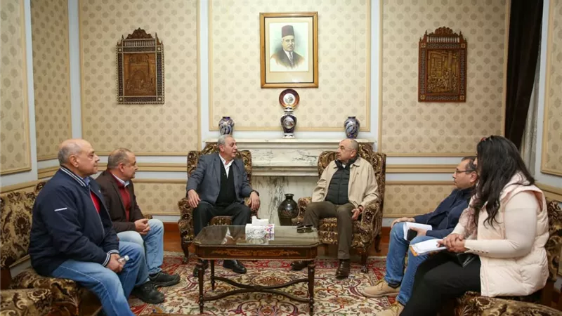 وزير قطاع الأعمال العام يستهل زيارته بلقاء محافظ الغربية