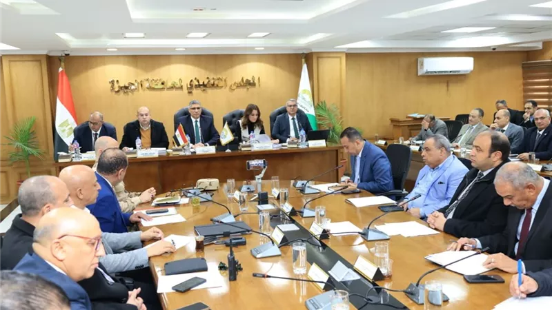 الجيزة: إنشاء 348 بالوعة إضافية لتصريف مياه الأمطار بالشوارع الحيوية
