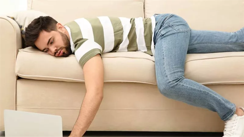 ليست كسلا.. دراسة تكشف أن التسويف يبدأ في الدماغ منذ المراهقة