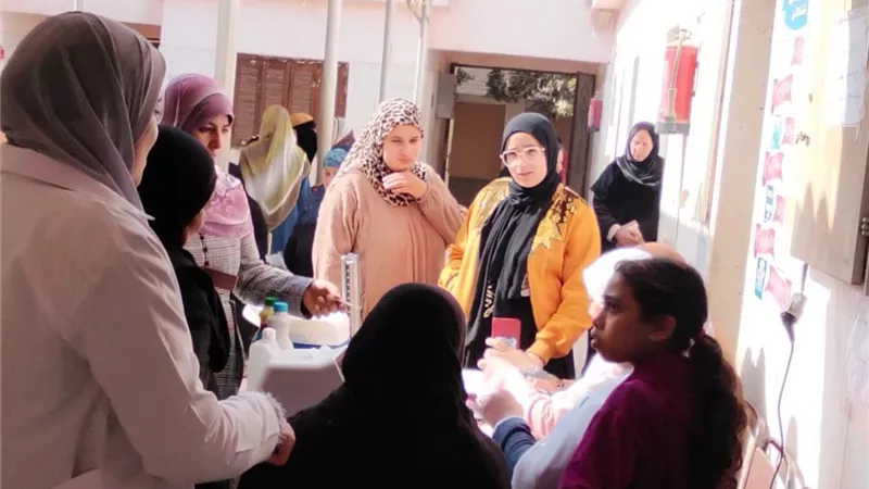المجلس القومي للمرأة بأسيوط ينظم قافلة طبية توعوية بقرية المنشأة بالقوصية