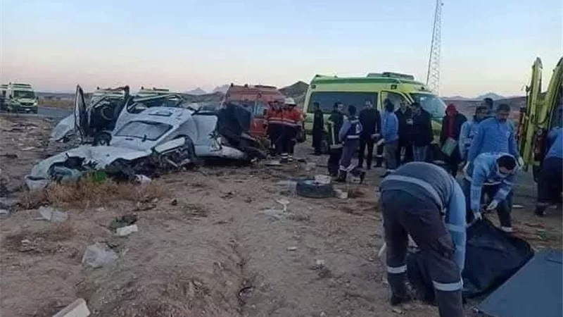 إصابة شخصين في حادث مروع إثر اصطدام سيارة بعمود إنارة بالفيوم