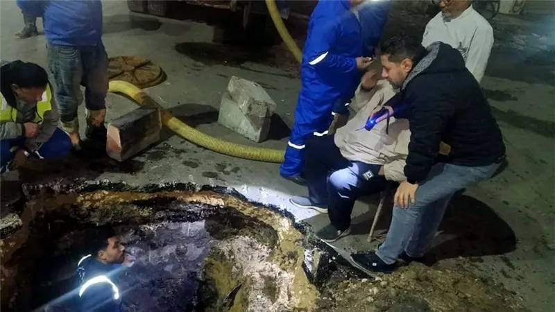 الانتهاء من إصلاح هبوط أرضي بشارع الجلاء أمام مسجد القاضي في الدقهلية