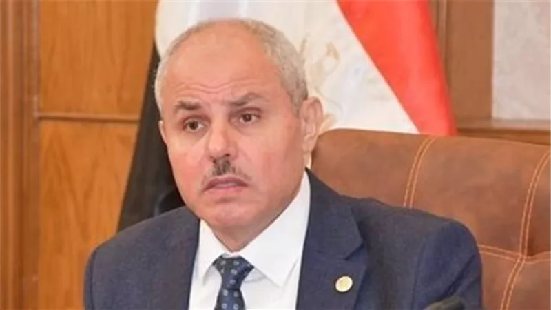 جامعة قناة السويس تطلق أول قافلة طلابية للإصحاح البيئي ومحو الأمية لعام