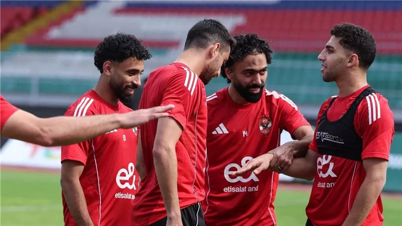 سبب إداري وراء استبعاد لاعب الأهلي أمام شبيبة القبائل الجزائري|خاص 