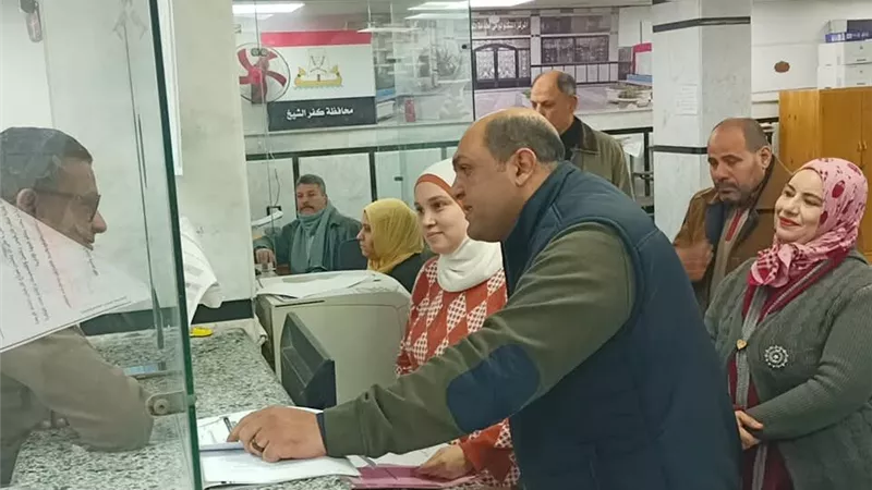 رئيس مدينة دسوق يتابع العمل بالمركزالتكنولوجي ومنظومة التصالح