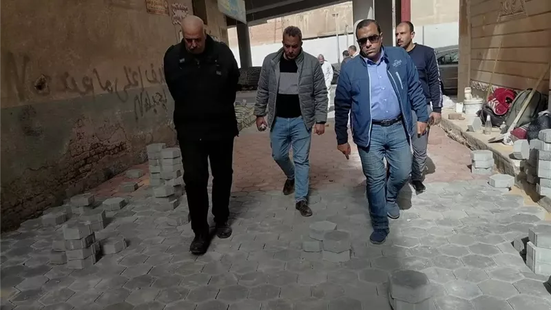 محافظ الدقهلية يتابع تطوير شبكة الطرق بمركز ميت غمر ضمن الخطة الاستثمارية 