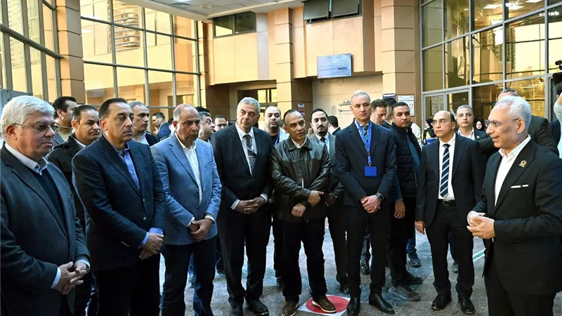 رئيس الوزراء يتفقد المستشفى الثلاثي الجامعي بالمنيا