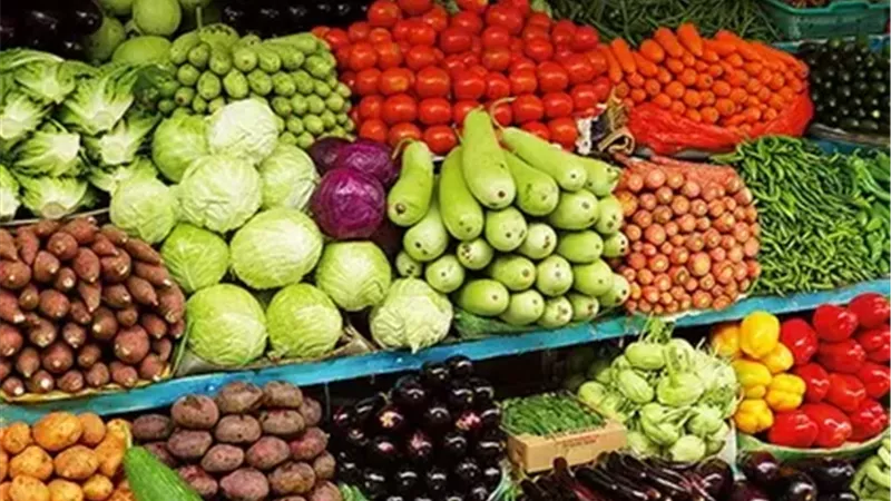 استقرار أسعار الخضراوات والفاكهة في سوق العبور اليوم 