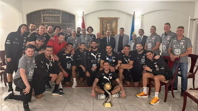 سفيرة مصر في رواندا تستقبل أبطال اليد وتكرمهم بعد التتويج ببطولة أفريقيا