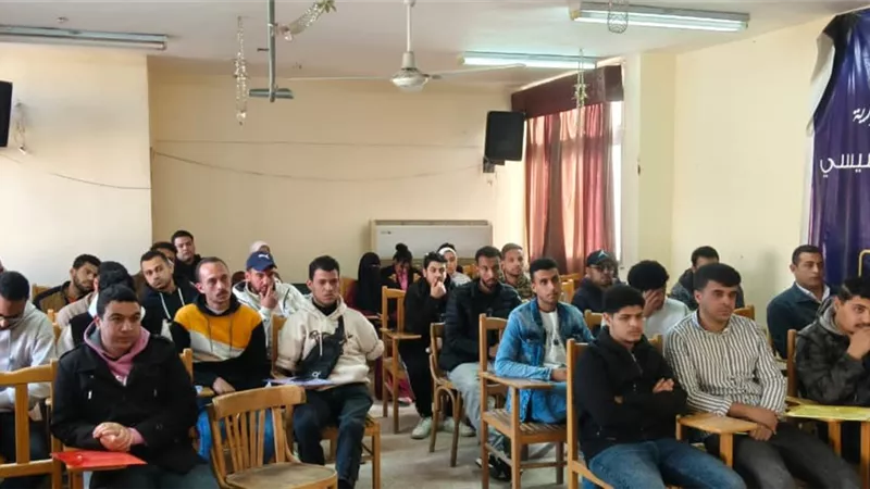 مديرية العمل بالإسماعيلية تتابع مقابلات العمل بإحدى شركات المنطقة الحرة 