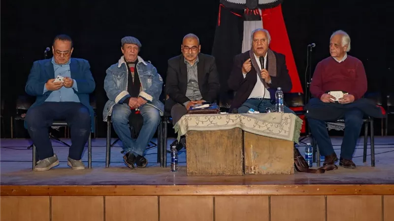 التجارب الشعرية بين الفصحى والعامية على طاولة صالون المحلة الكبرى الثقافي