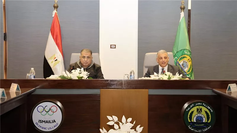 محافظ الإسماعيلية يتابع أعمال اللجنة العليا للمشروعات.. صور