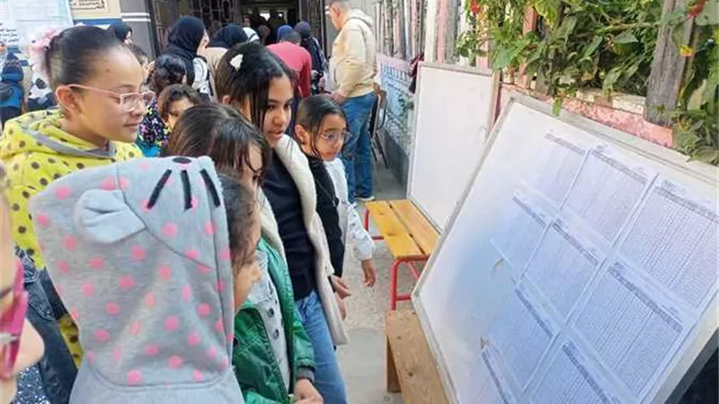 طلاب الإعدادية ببورسعيد يترقبون إعلان نتيجة الترم الأول
