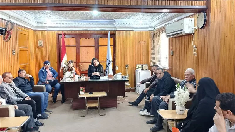 رئيس مدينة بيلا بكفر الشيخ تتابع شكاوى المواطنين وتوجه بحلها وفق القانون