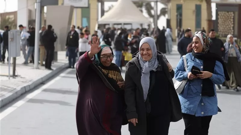 معرض الكتاب يقترب من 6 ملايين زائر في يومه الحادي عشر