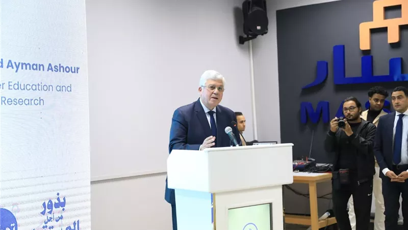 وزير التعليم العالي يفتتح مركز تمكين للإبداع والتكنولوجيا  بجامعة الأقصر 