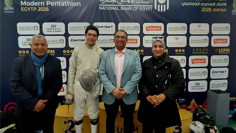 آدم أحمد يحصد الميدالية البرونزية في بطولة السلاح بدورة الجامعات