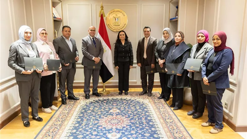 وزيرة التضامن تكرم إدارة الرعاية البديلة لتميزها خلال شهر يناير|صور 