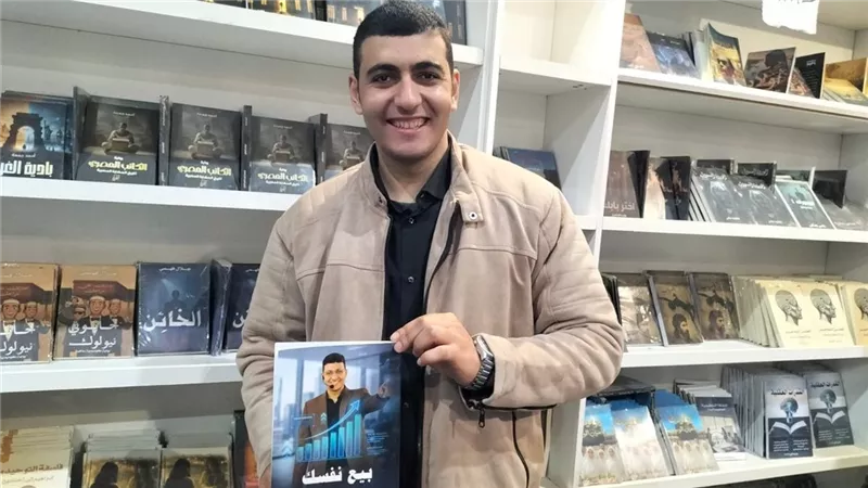 عمرو موسى يطرح «بيع نفسك» ويؤكد: القراءة ما زالت حاضرة بقوة|خاص