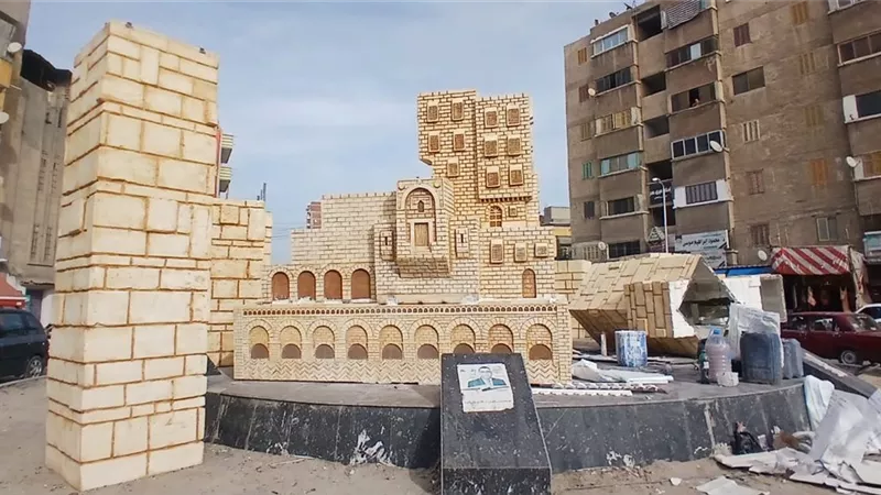 صور ترصد اللمسات النهائية لميدان العزيز عثمان بدمنهور بعد تطويره