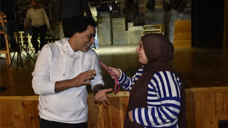 مصطفى شوقي يشيد بتجربته المسرحية مع مراد منير| خاص