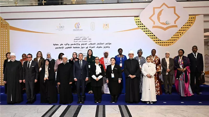 عبد الغفار: تمكين المرأة ركيزة للتنمية والإعلام الواعي دفاعها ضد التمييز