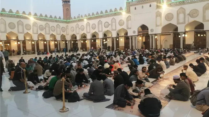 400 ألف وجبة.. الجامع الأزهر يضاعف وجبات الإفطارللطلاب الوافدين 2026