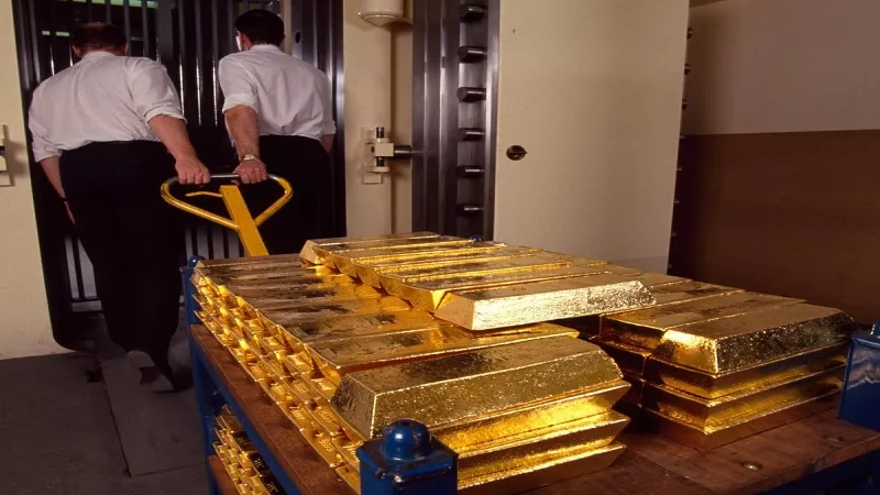 الملاذ الآمن.. الذهب يعوض خسائره مدفوعا بمحادثات إيران وأمريكا 