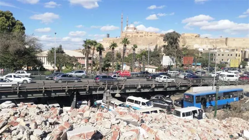 فك كوبري السيدة عائشة.. خطة لتخفيف الحوادث وتحسين الحركة المرورية| فيديو