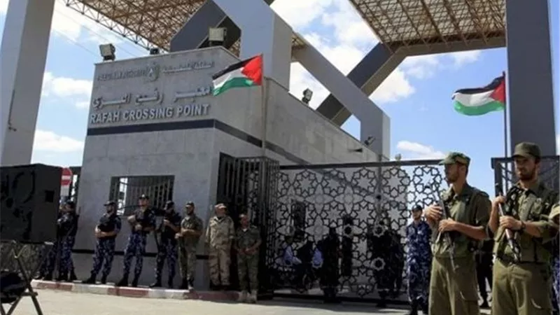 منسق أعمال حكومة الاحتلال: سنسمح بالمرور عبر معبر رفح غدا