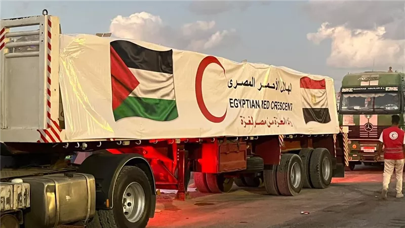 قافلة «زاد العزة الـ133» تدخل غزة بآلاف الأطنان من المساعدات 