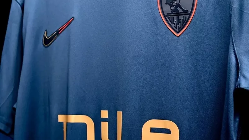 الزمالك يظهر بالقميص الاحتياطي وخمس نجوم أمام المصري بالكونفدرالية|صور 