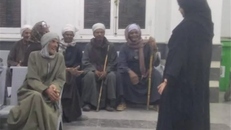 وحدة السكان بإسنا تنظم ندوة توعوية للمسنين ضمن مبادرة «تحدث معه»