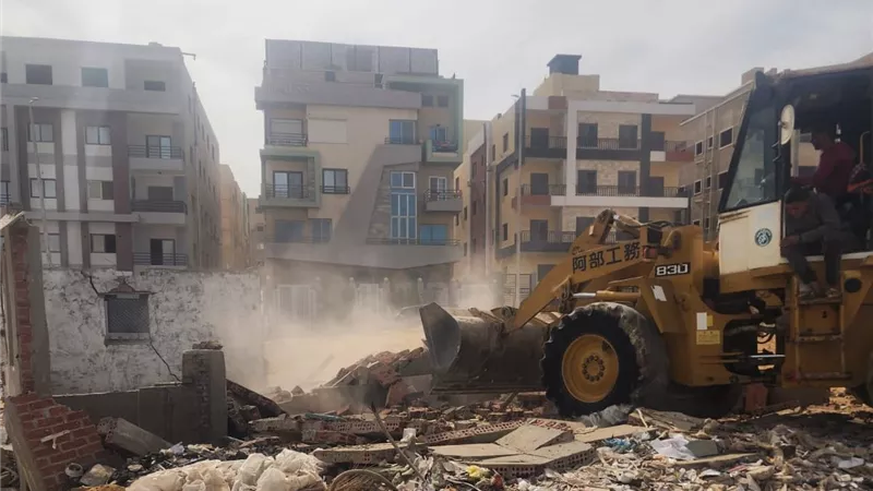 حملات نظافة مكثفة في شرق وغرب مدينة الشروق بحضور رئيس الجهاز