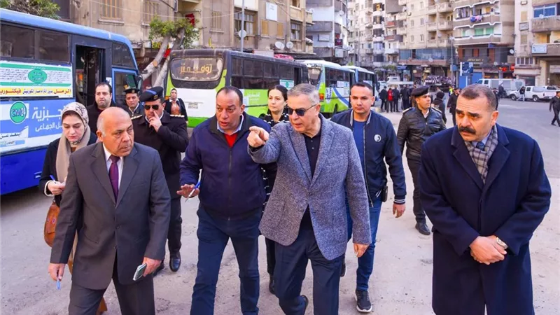 إيقاف ترام الرمل.. محافظ الإسكندرية يتفقد 57 محطة لنقل الركاب 