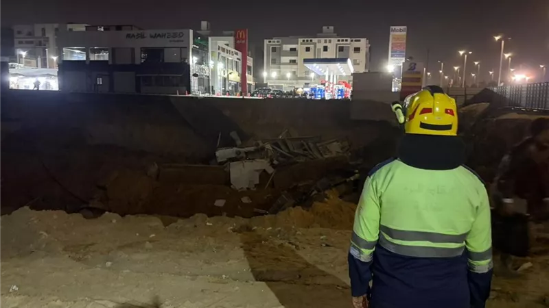 «الإسكان» تنفي صلة كسر ماسورة المياه بحادث محطة الوقود بالتجمع