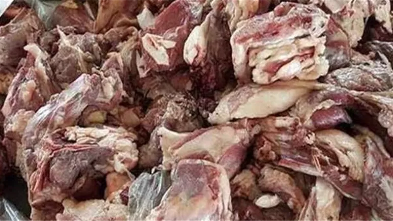 ضبط 117 كيلو لحوم ودواجن فاسدة وغير معلومة المصدر بالمحلة الكبرى